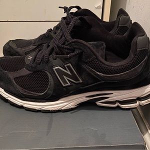 New balance 2002r in black and white good condition